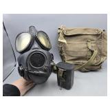 Adult Size M Gas Mask w Decontamination Wipes &