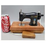 1975 Holly Hobbie Sewing Machine untested