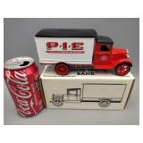 1931 Hawkeye Motor Truck Bank 1:32 Scale