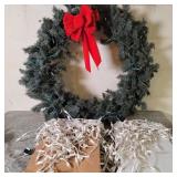 Christmas Wreath Lights Up & Lights