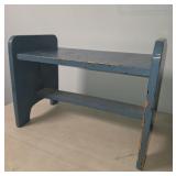 Wood stepstool/child's bench,10'X18'X13.5