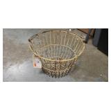(1) Vintage Metal Egg Basket