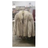 (1) Ladies Fur Coat (Size M)