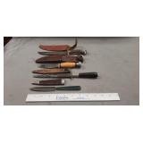 (4) Assorted Knives w/ Leather Sheaths (4) Assorted Knives w/ Leather Sheaths