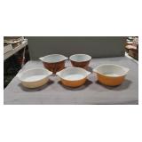 (5) Assorted Vintage Pyrex Dishes (5) Assorted Vintage Pyrex Dishes