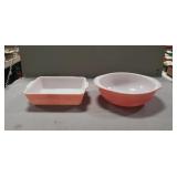 (2) Vintage Pyrex Dishes (2) Vintage Pyrex Dishes
