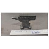 (1) Cast Iron Anvil (1) Cast Iron Anvil