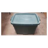 (1) Rubbermaid Plastic Storage Container w/ Lid (1) Rubbermaid Plastic Storage Container w/ Lid
