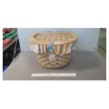 (1) Longaberger Basket