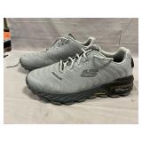 Menï¿½s Size 8 Skechers Max Protect Snakers