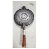 (1) Antique Wagner Cast Iron Waffle Maker