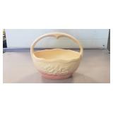 (1) Vintage Hull Pottery Basket
