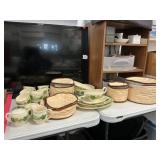 Franciscan Ivy Dinnerware, Service For 12