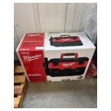 Milwaukee V28 2 Gallon Wet/Dry Vac