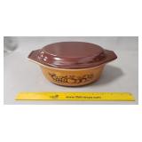 (1) Vintage Pyrex Casserole Dish w/ Glass Lid