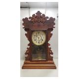 (1) Vintage Mantle Clock (No Key)