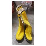 Pair Of Comfortwear Rubber Boots (Size 16)