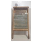 (1) Vintage Washboard