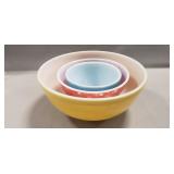 Vintage Pyrex Three Nesting Bowls