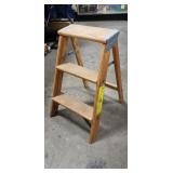 (1) Wooden Step Ladder