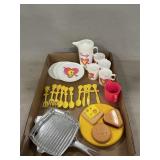 2000 Tootsie Toy Tweety Toy Dinnerware, Leap Frog