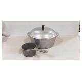 (1) Aluminum 4.5 Quart Cook Pot w/ Lid & (1) Cast