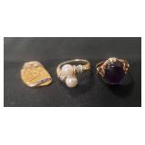 (2) Ladies Rings & (1) Pin (Marked 10K /