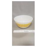 (1) Vintage Pyrex 7" Mixing Bowl
