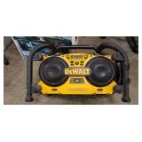 DeWALT DC011 Work Site Radio/Charger