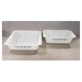 (2) Vintage Pyrex Dishes