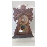 (1) Vintage Mantle Clock w/ Key