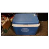 (1) Rubbermaid Cooler