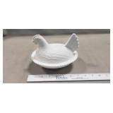 (1) Vintage White Milk Glass "Hen On Nest" Candy