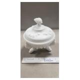 (1) Vintage Westmoreland White Milk Argonaut