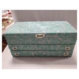 (1) Vintage Jewelry Box w/ Assorted Jewelry &