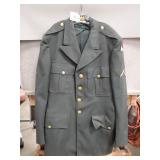(1) Vintage U.S. Army Class A Service Dress Green