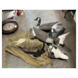 Bag With 4 Full Body Geese Decoys + (2) Back