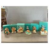 (6) Pen Delpin Handpainted Stoneware Bunnies