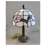 (1) Tiffany Style Electric Accent Table Lamp (15"
