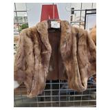 (1) Ladies Fur Stole