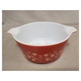 (1) Vintage Pyrex 7.5" Bowl