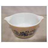 (1) Vintage Pyrex 1 Quart Casserole Dish