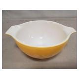 (1) Vintage Pyrex 6" Bowl