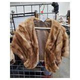 (1) Ladies Fur Stole