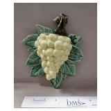(1) Vintage McCoy Pottery Green Grapes Wall