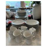 Canï¿½t ntemporary China Dinnerware, Service For 8