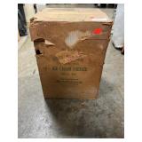 White Mountain Ice Cream Maker In Original Box