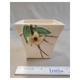 (1) Vintage McCoy Pottery Planter