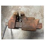 Columbian 4" Bench Vise, D44-M3 with pipe jaws