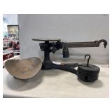Cast Iron Countertop Balance Scale w/Weights